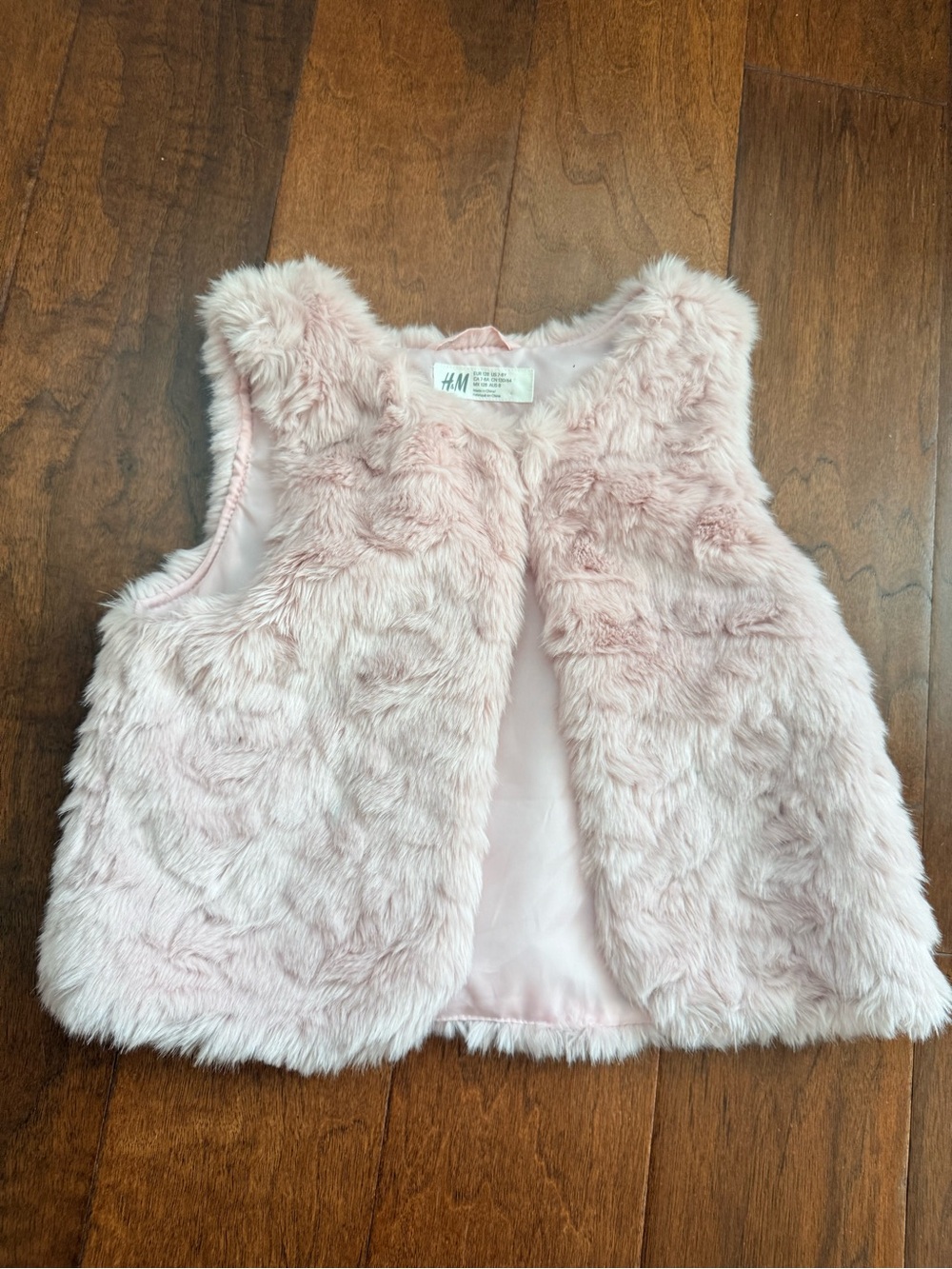 H&M girls’ faux-fur/fluffy vest in light pink